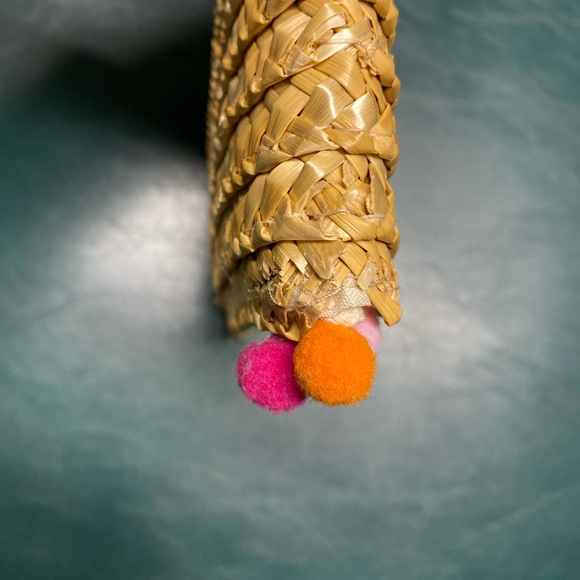 NWOT Rainbow Straw Clutch ๐ with Pompom Trim - Picture 9 of 9